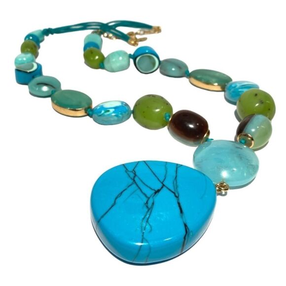 0692 Heavy Blue Stone Necklace with Large Turqoise Center Feature New - Picture 6 of 6